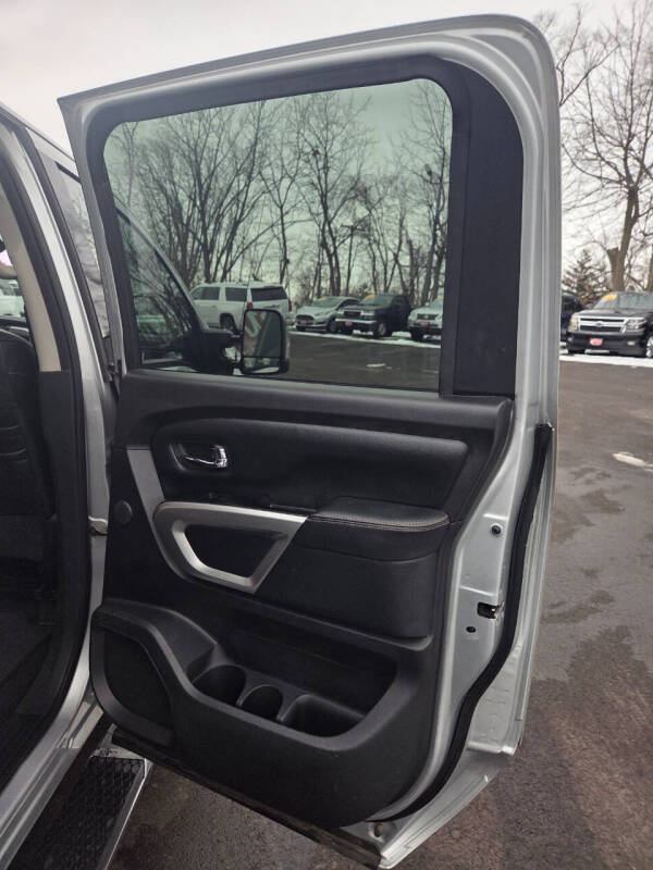 2017 Nissan Titan SV