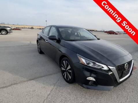 2019 Nissan Altima for sale at INDY AUTO MAN in Indianapolis IN