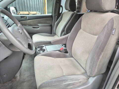 2009 Toyota Sienna LE 7-Passenger