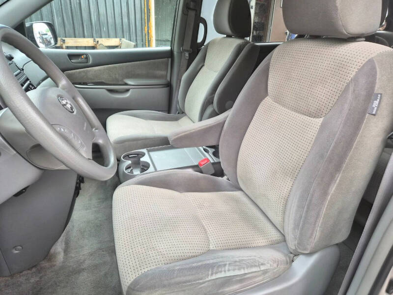 2009 Toyota Sienna LE 7-Passenger