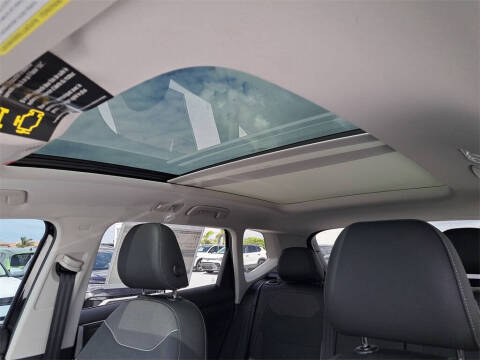 2025 Volkswagen Taos SE Black