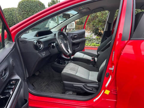 2016 Toyota Prius c Persona Special Edition