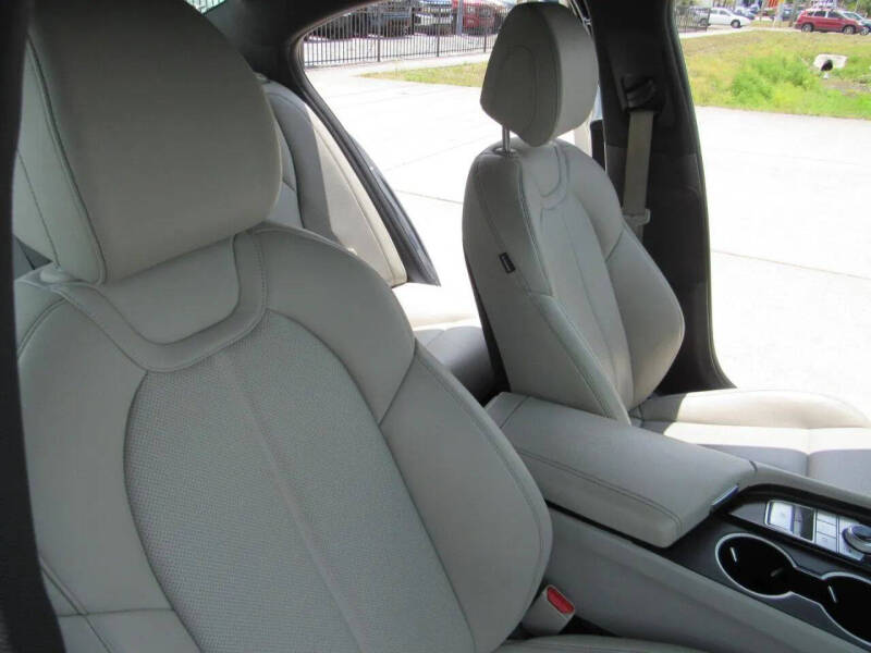 2022 Genesis G70