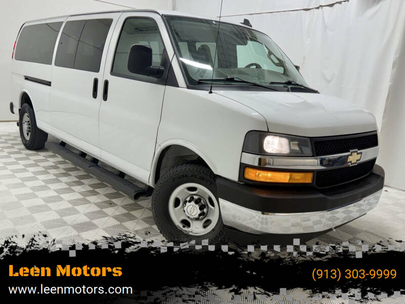 2019 Chevrolet Express Passenger LT's photo