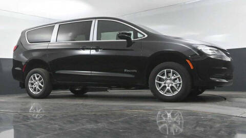 2025 Chrysler Voyager LX