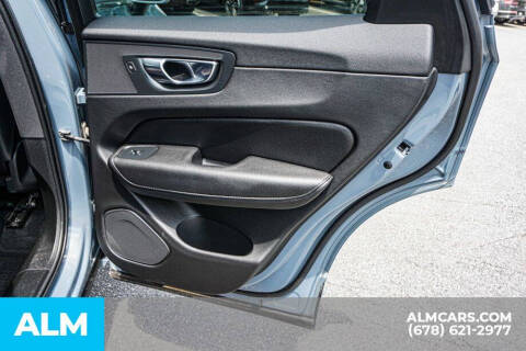 2022 Volvo XC60 B5 Momentum