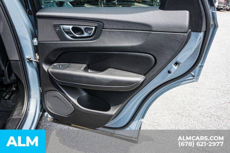 2022 Volvo XC60 B5 Momentum