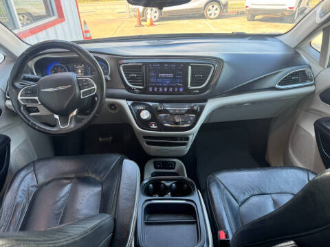 2017 Chrysler Pacifica Touring-L