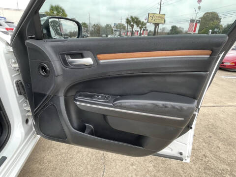 2017 Chrysler 300 C Platinum