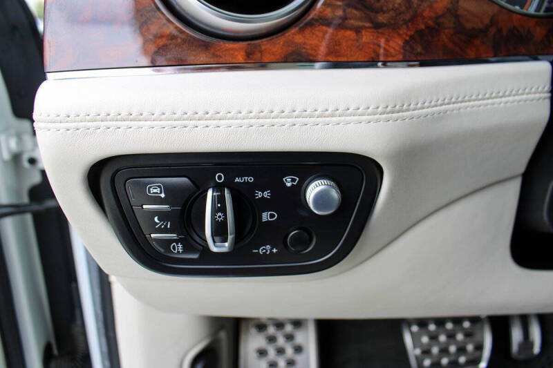 2020 Bentley Bentayga Hybrid