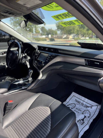 2020 Toyota Camry SE