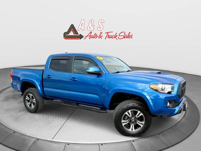 2017 Toyota Tacoma TRD Sport's photo