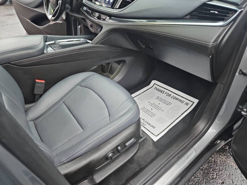 2023 Buick Enclave Essence