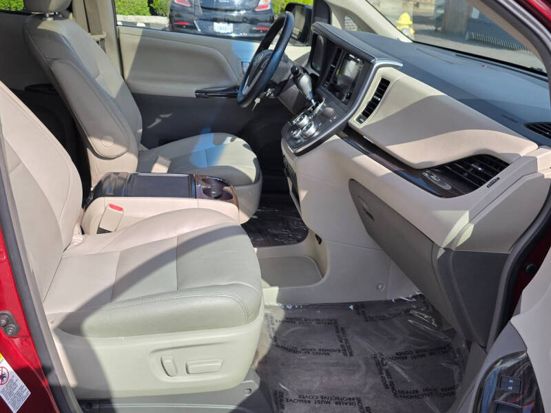 2016 Toyota Sienna XLE Premium 8-Passenger