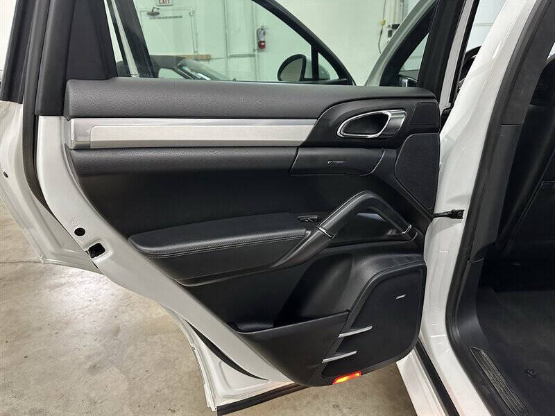 2013 Porsche Cayenne GTS
