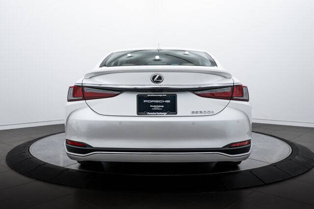 2024 Lexus ES 300h Ultra Luxury