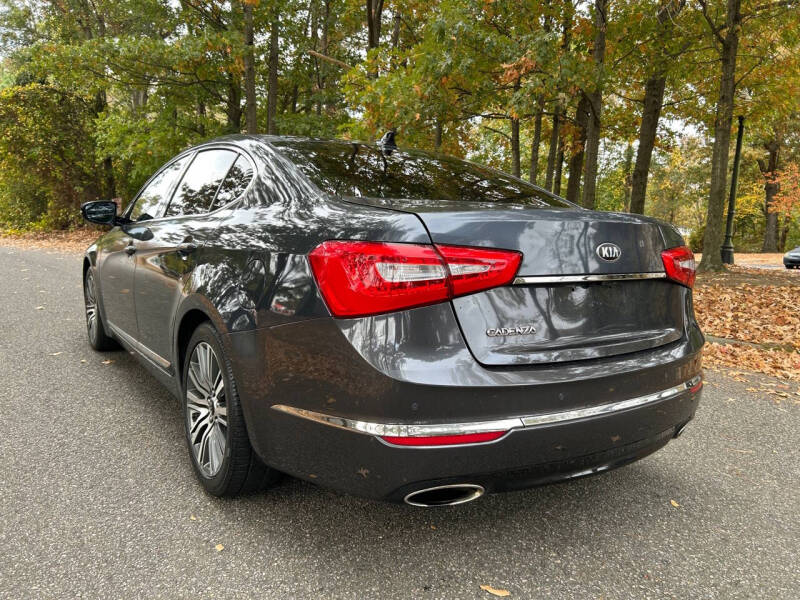 2015 Kia Cadenza Premium photo 5