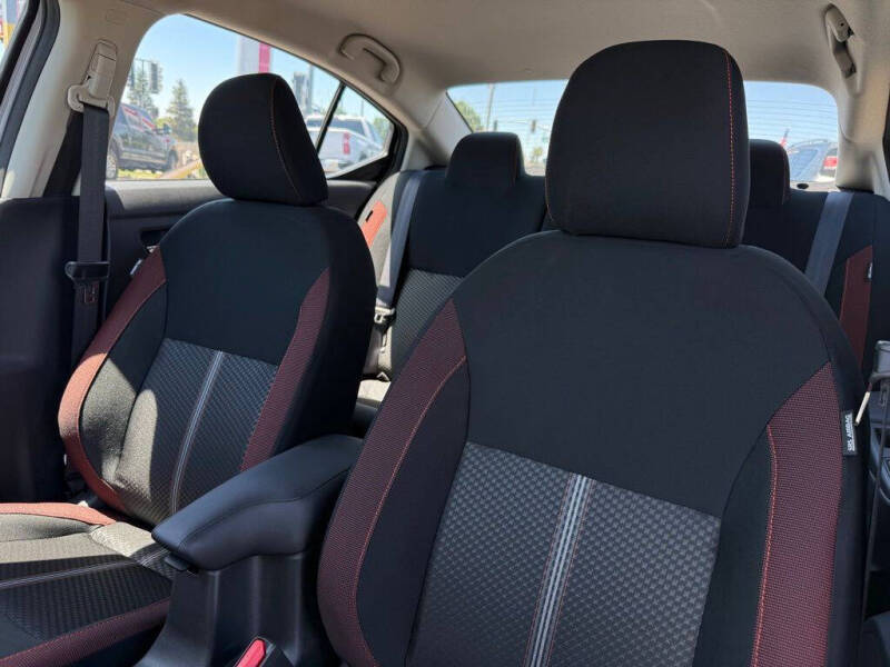 2025 Nissan Versa SR