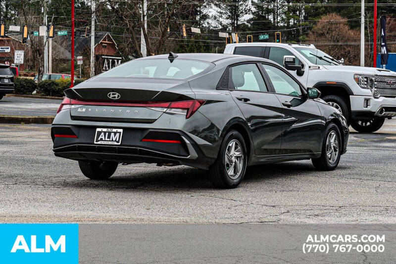 2025 Hyundai Elantra SE