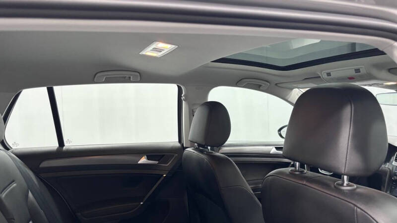 2019 Volkswagen Golf SE
