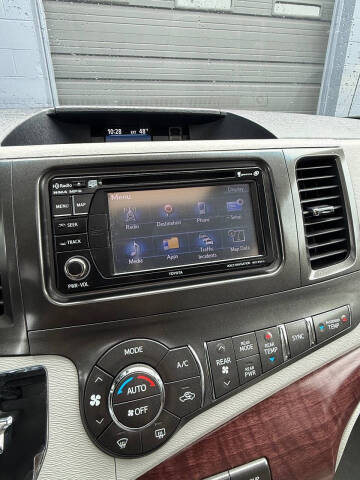 2013 Toyota Sienna XLE 8-Passenger