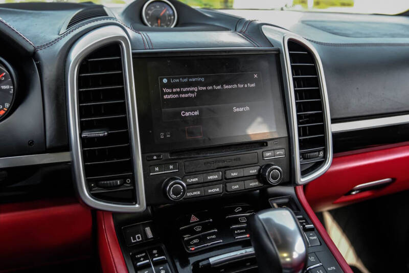 2017 Porsche Cayenne Platinum Edition