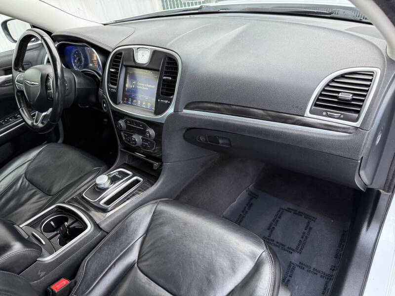 2016 Chrysler 300 Limited