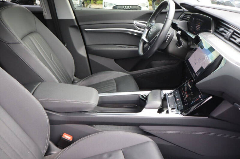 2021 Audi e-tron quattro Premium