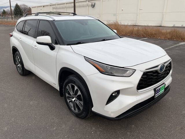 2022 Toyota Highlander Hybrid XLE