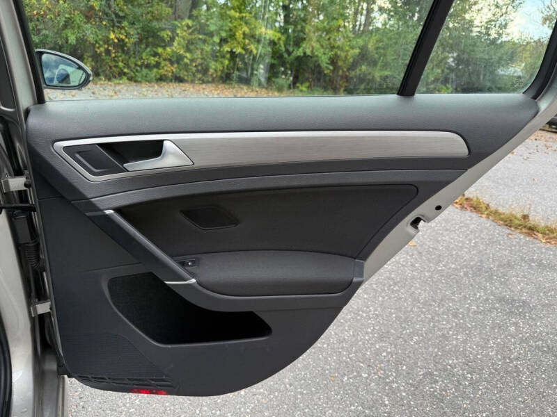 2017 Volkswagen Golf SportWagen TSI S