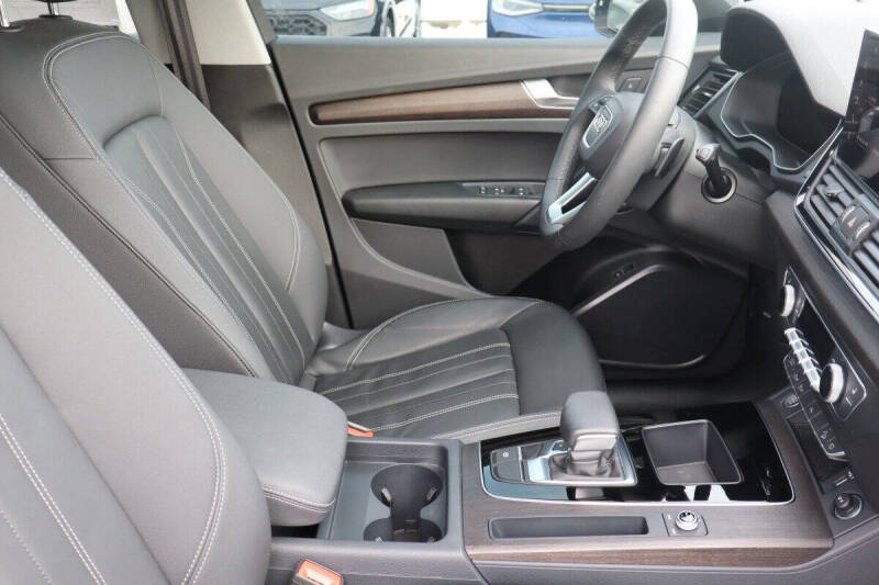 2025 Audi Q5 quattro Premium 40 TFSI