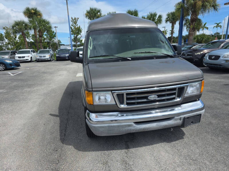 2003 Ford E-Series E-250 SD