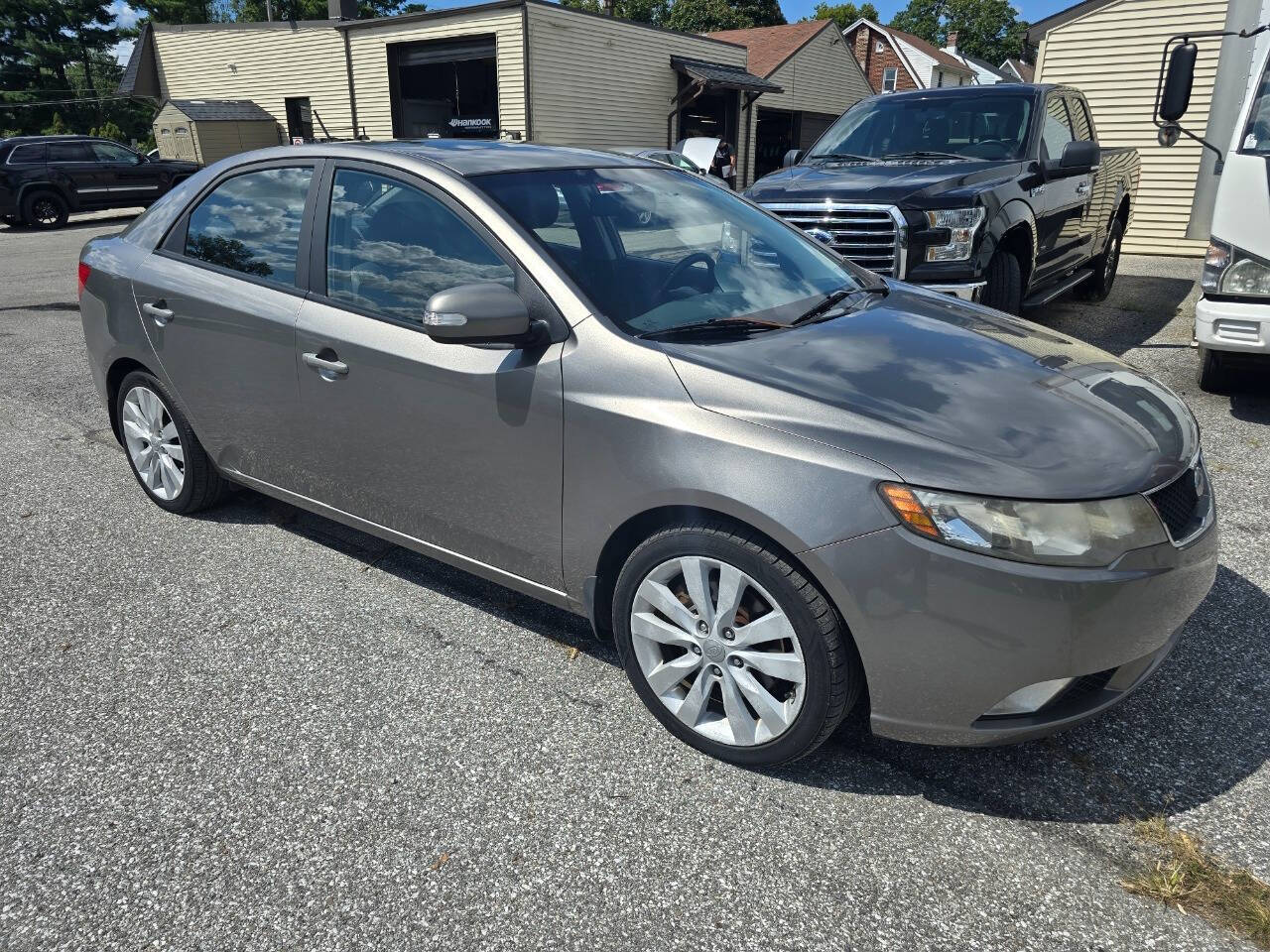 2010 Kia Forte for sale at QUEENSGATE AUTO SALES in York, PA