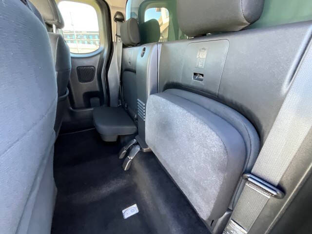 2022 Nissan Frontier S