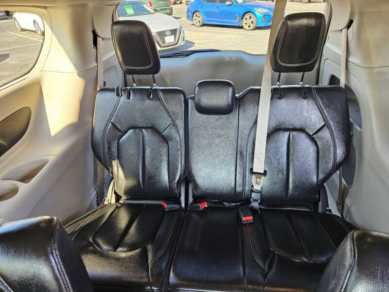 2022 Chrysler Pacifica Touring L