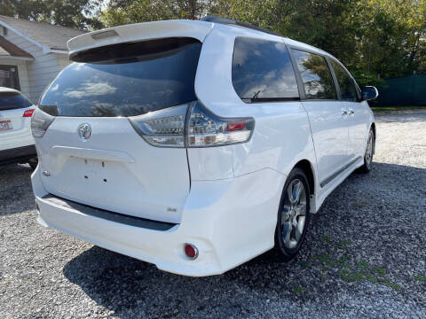 2014 Toyota Sienna SE 8-Passenger