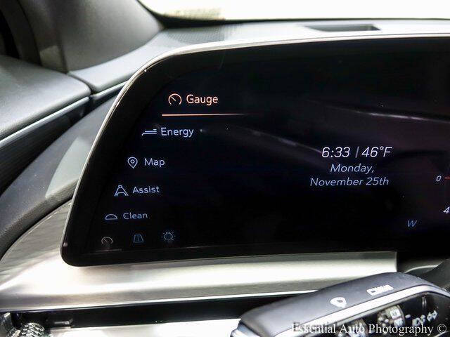 2025 Cadillac LYRIQ Luxury 3