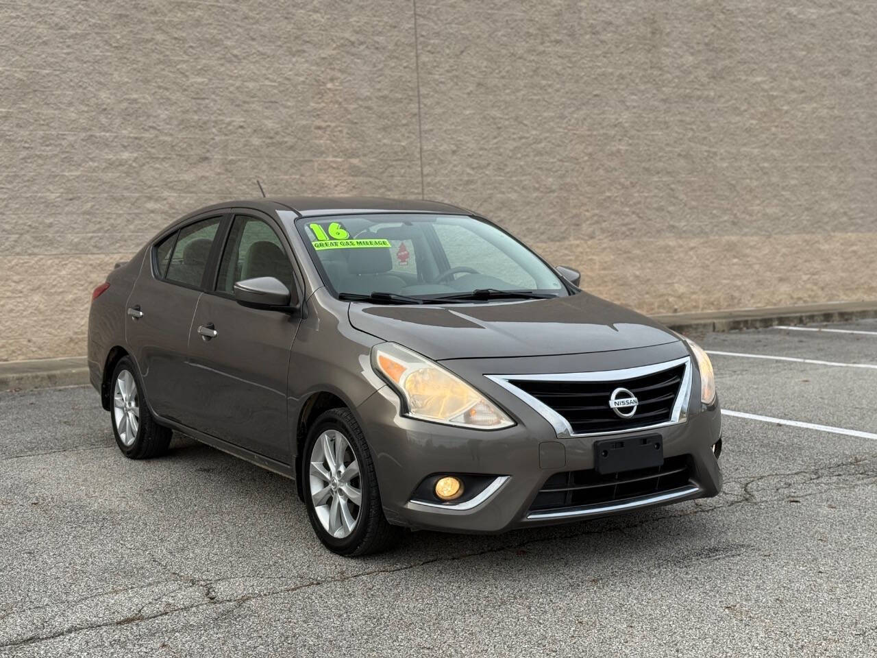 2016 Nissan Versa 1.6 S 4dr Sedan 4A's photo