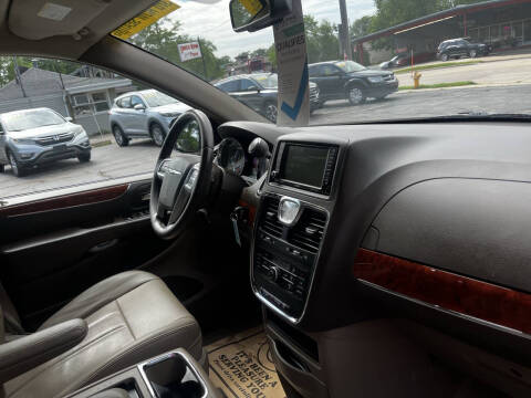 2013 Chrysler Town and Country Touring