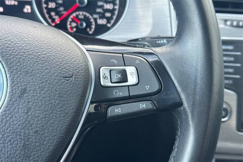 2017 Volkswagen Golf TSI Wolfsburg Edition