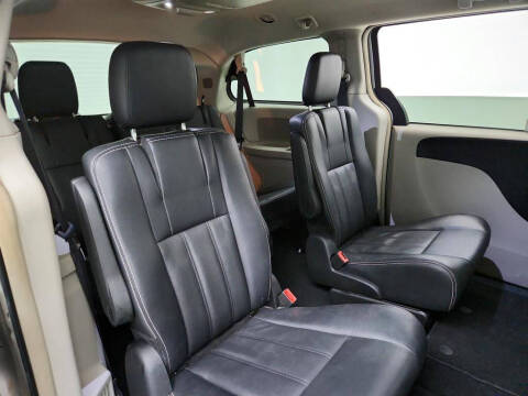 2015 Chrysler Town and Country LX