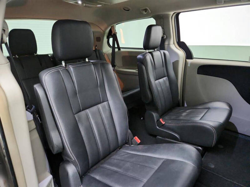 2015 Chrysler Town and Country LX