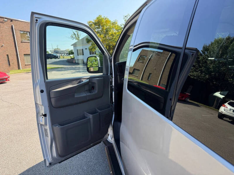 2015 GMC Savana LT 3500
