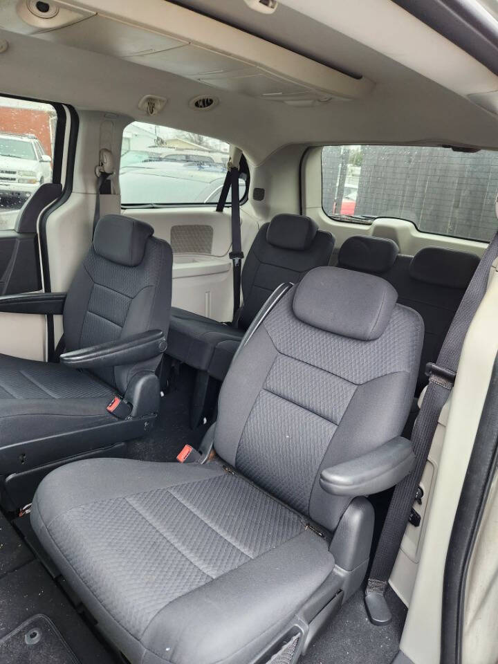 White 2010 Dodge Grand Caravan SXT SXT 4dr Mini-Van 9