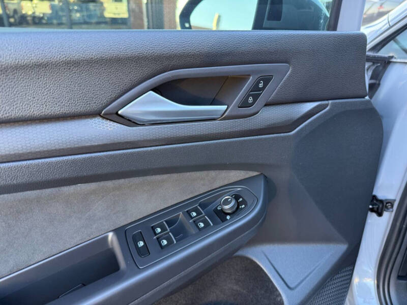 2024 Volkswagen Golf GTI SE