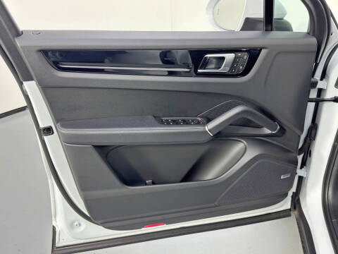 2023 Porsche Cayenne Platinum Edition