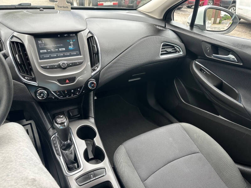 2017 Chevrolet Cruze LT Auto