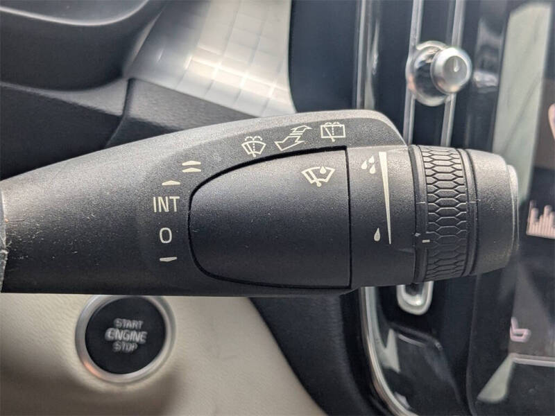 2021 Volvo XC40 T5 Momentum