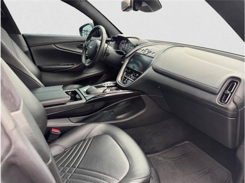 2021 Aston Martin DBX