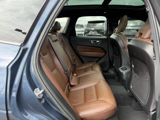 2023 Volvo XC60 B5 Plus Dark Theme